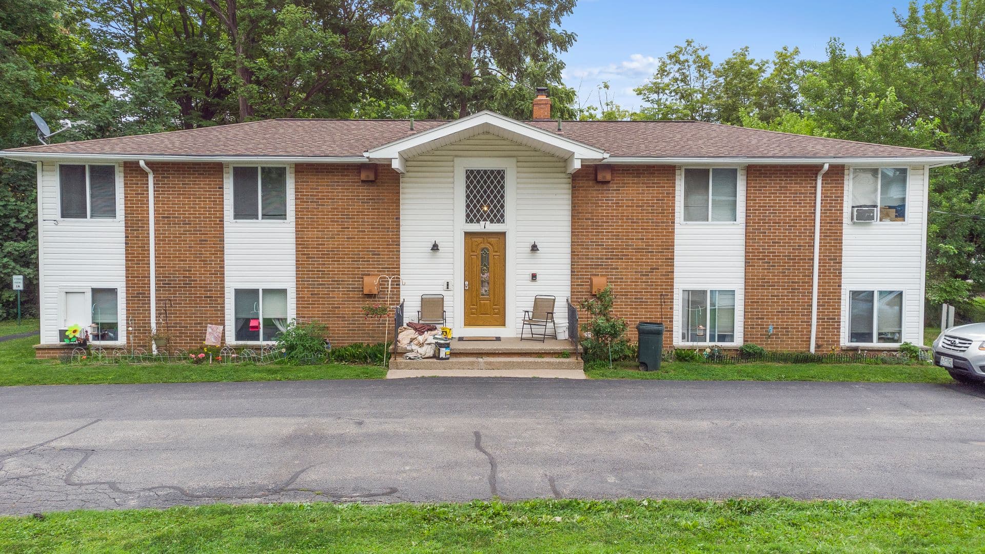 Rochester Apartment: 188 Stonewood ave