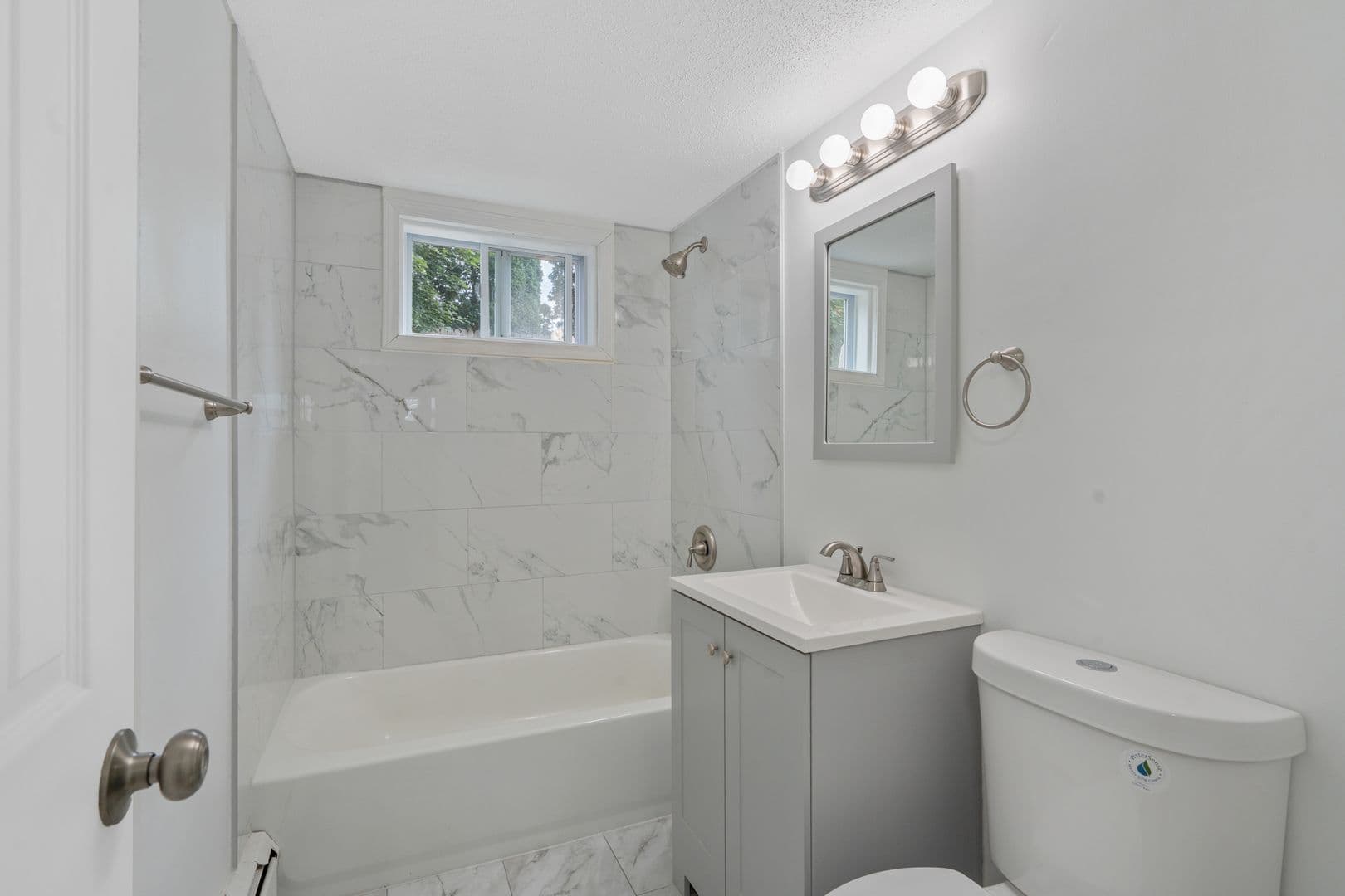 Syracuse Apartment: 5000 Oak Crest Courtyard