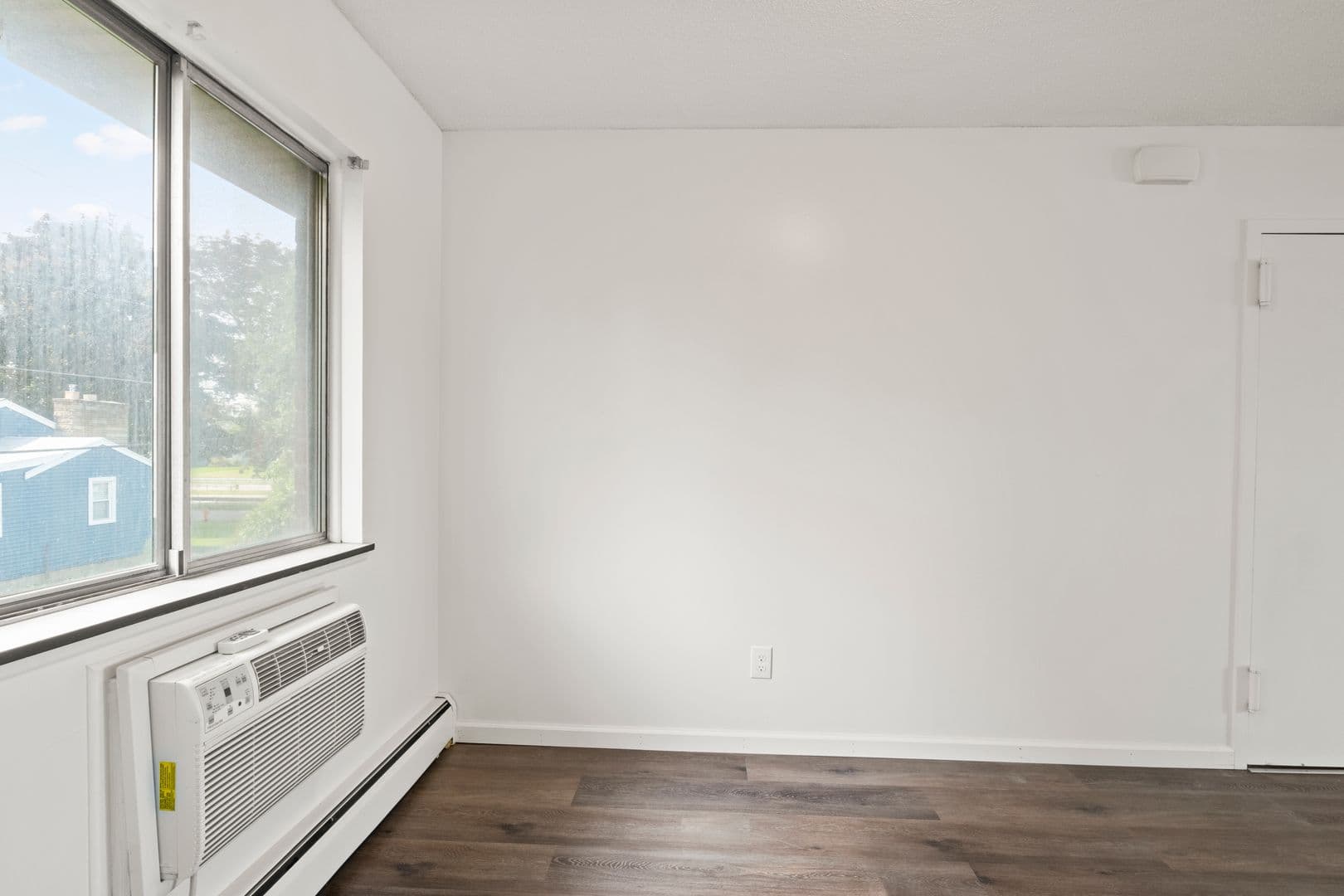 Rochester Apartment: 1031 Emerson St