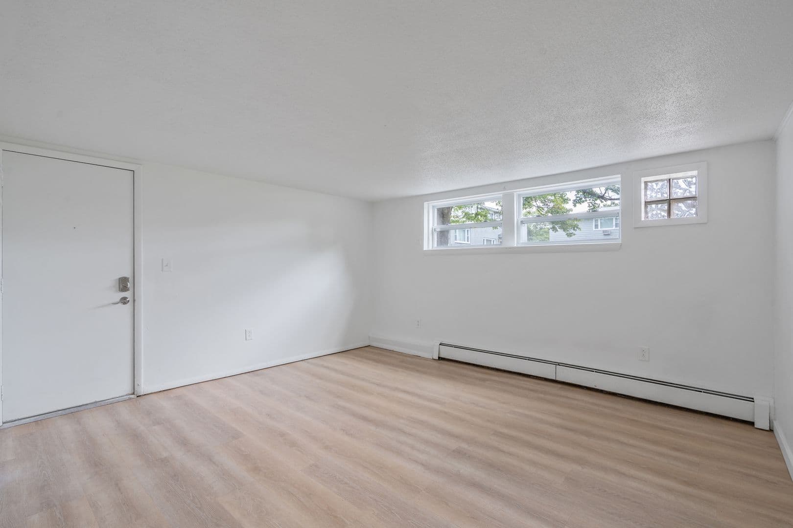 Syracuse Apartment: 5000 Oak Crest Courtyard