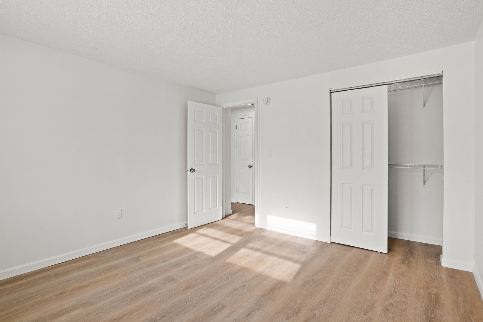 Syracuse Apartment: 5000 Oak Crest Courtyard