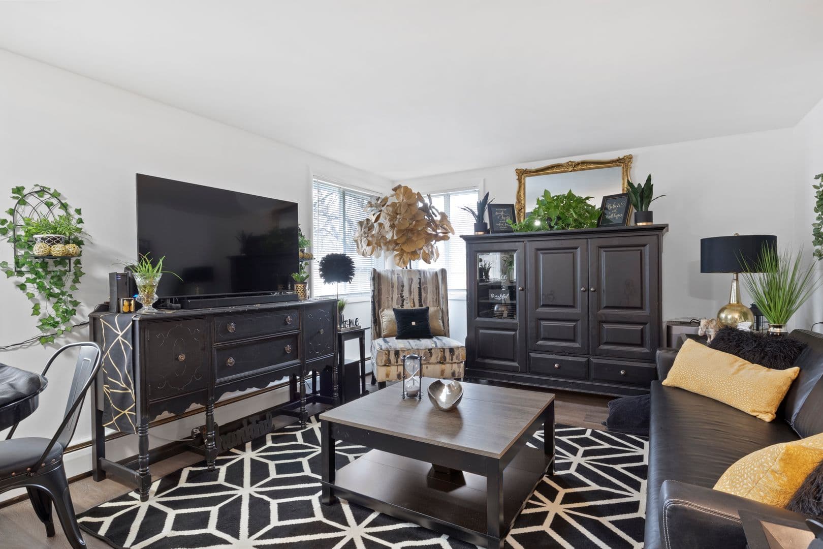 Rochester Apartment: 188 Stonewood ave