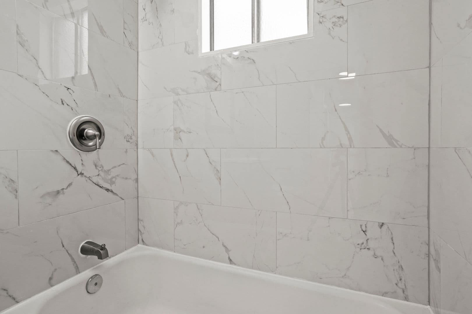 Syracuse Apartment: 5000 Oak Crest Courtyard
