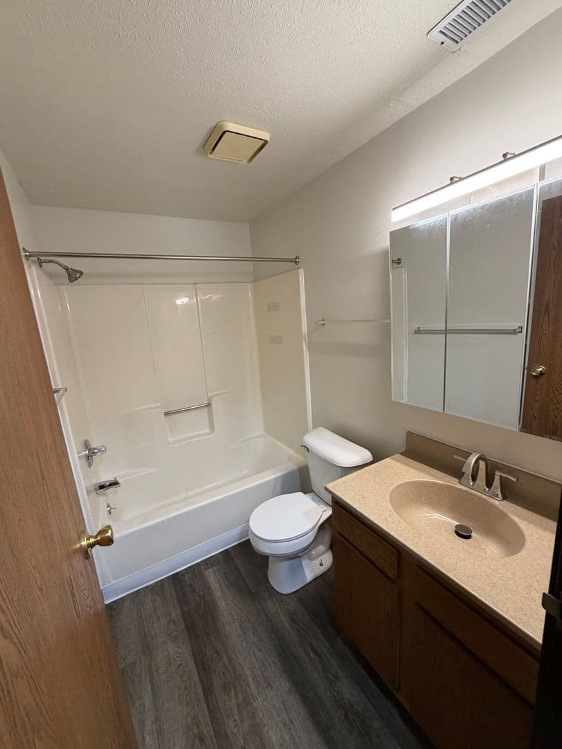 Niles Apartment: 2207 Spansail Drive