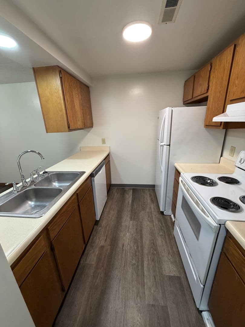 Niles Apartment: 2207 Spansail Drive