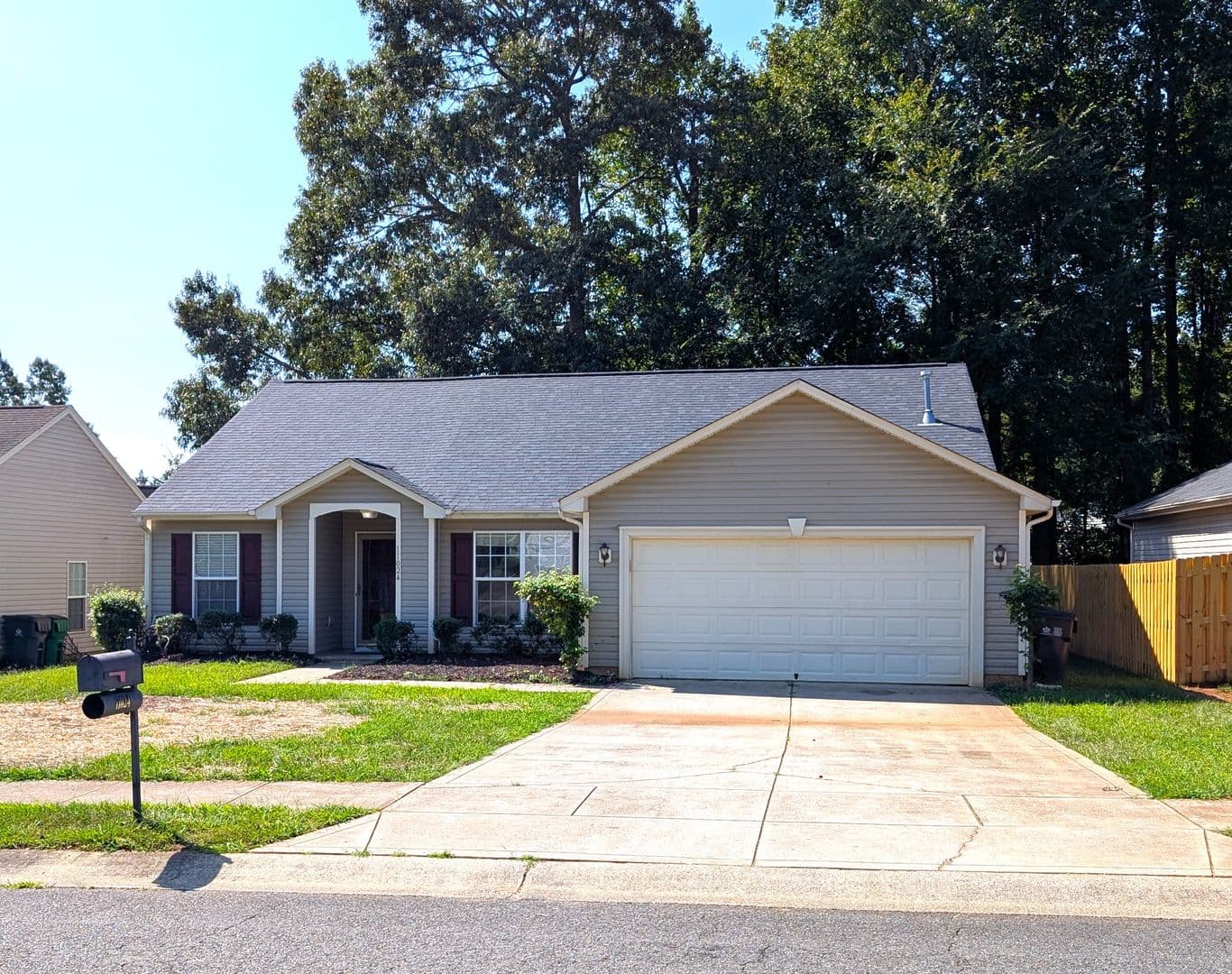 Charlotte House: 11024 Sandboar Street