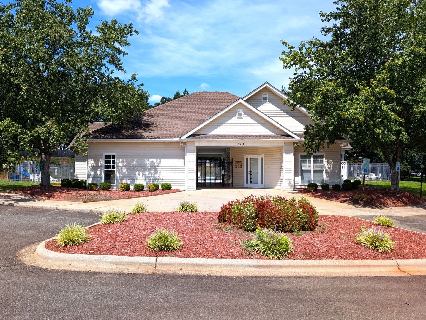 Charlotte House: 11024 Sandboar Street