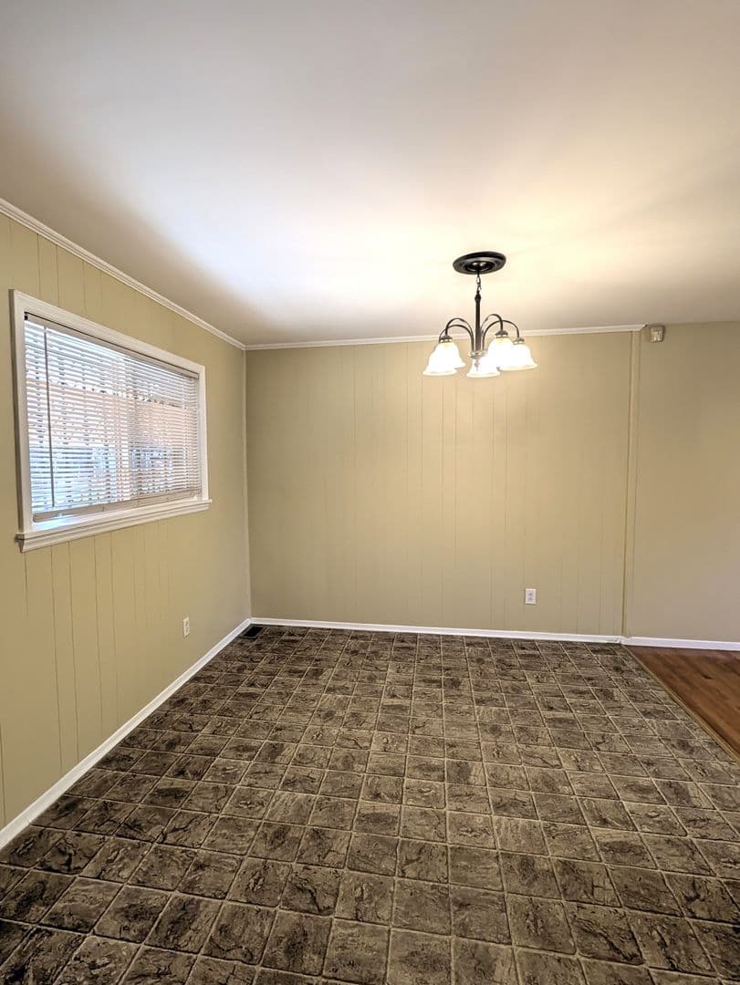 Charlotte House: 201 Echodale Dr