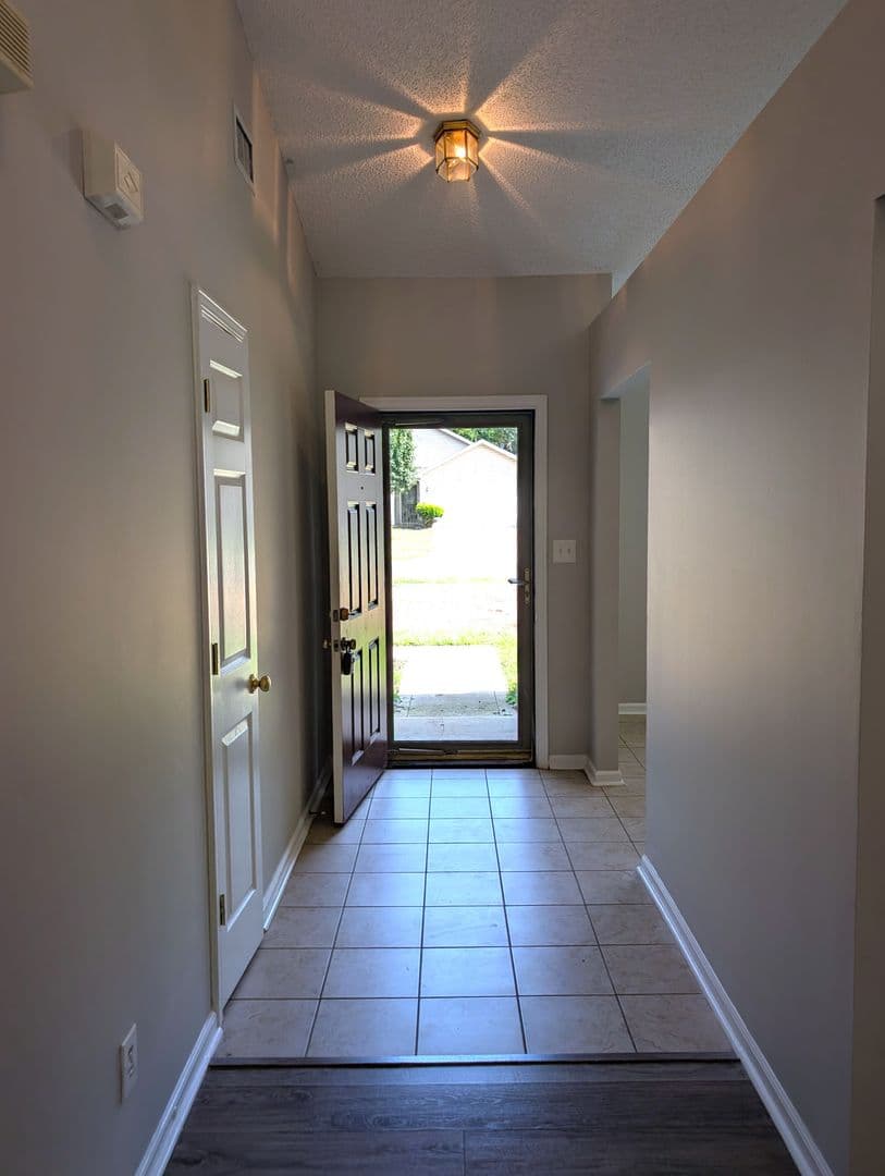 Charlotte House: 11024 Sandboar Street