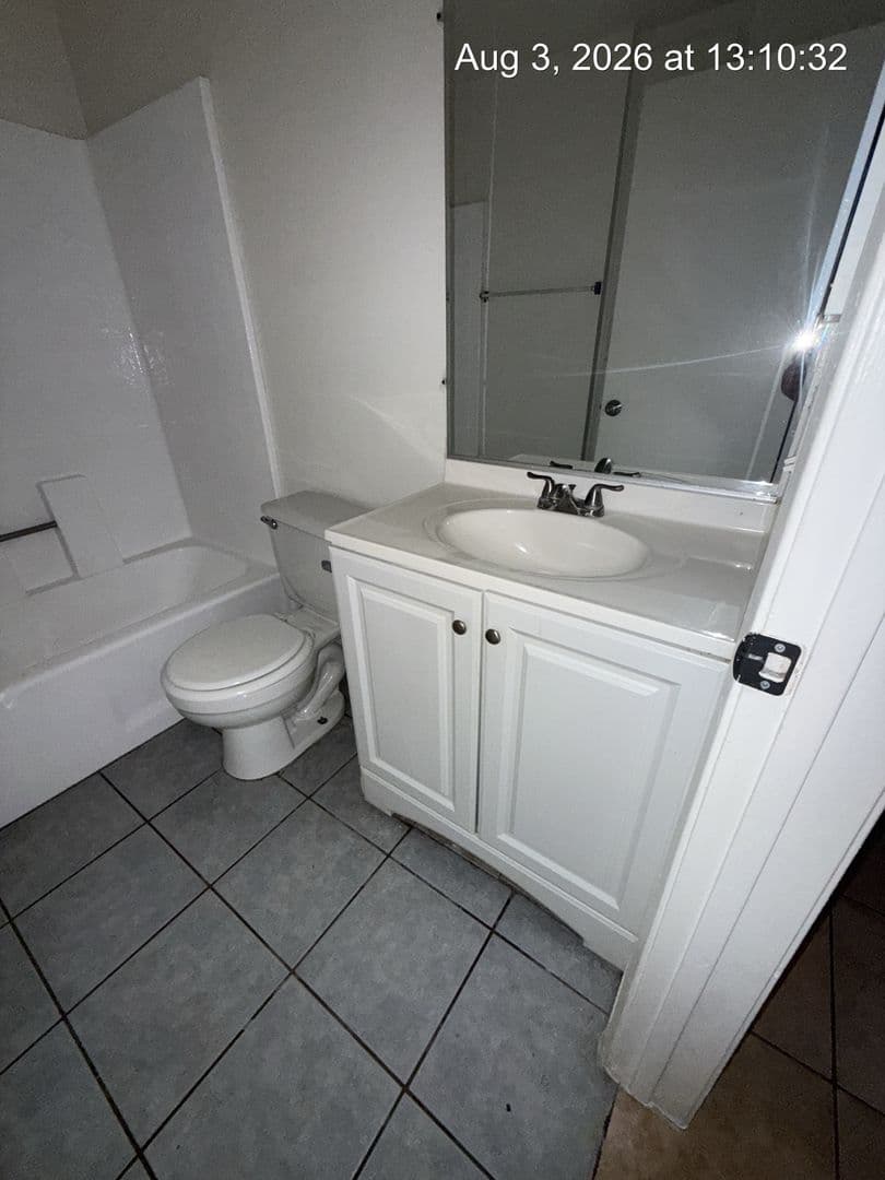 Placentia Apartment: 400 Baker Street