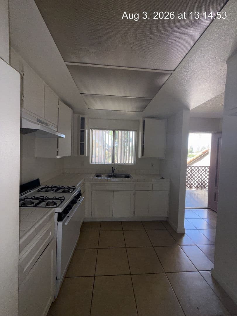 Placentia Apartment: 400 Baker Street
