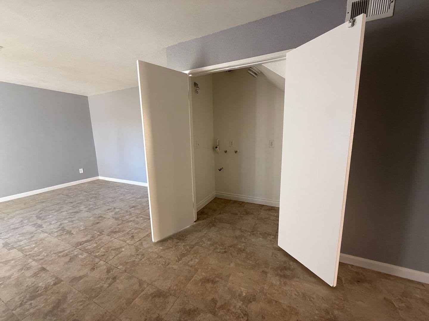 Santa Ana Apartment: 919 and 1001 South Lyon Street