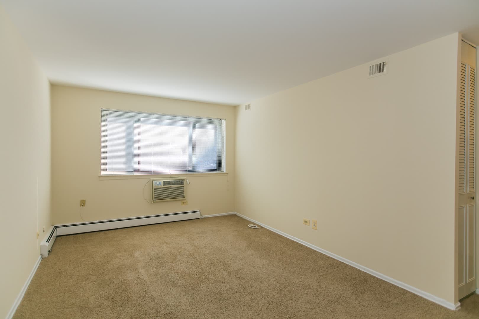 Chicago Apartment: 525 W. Deming Place