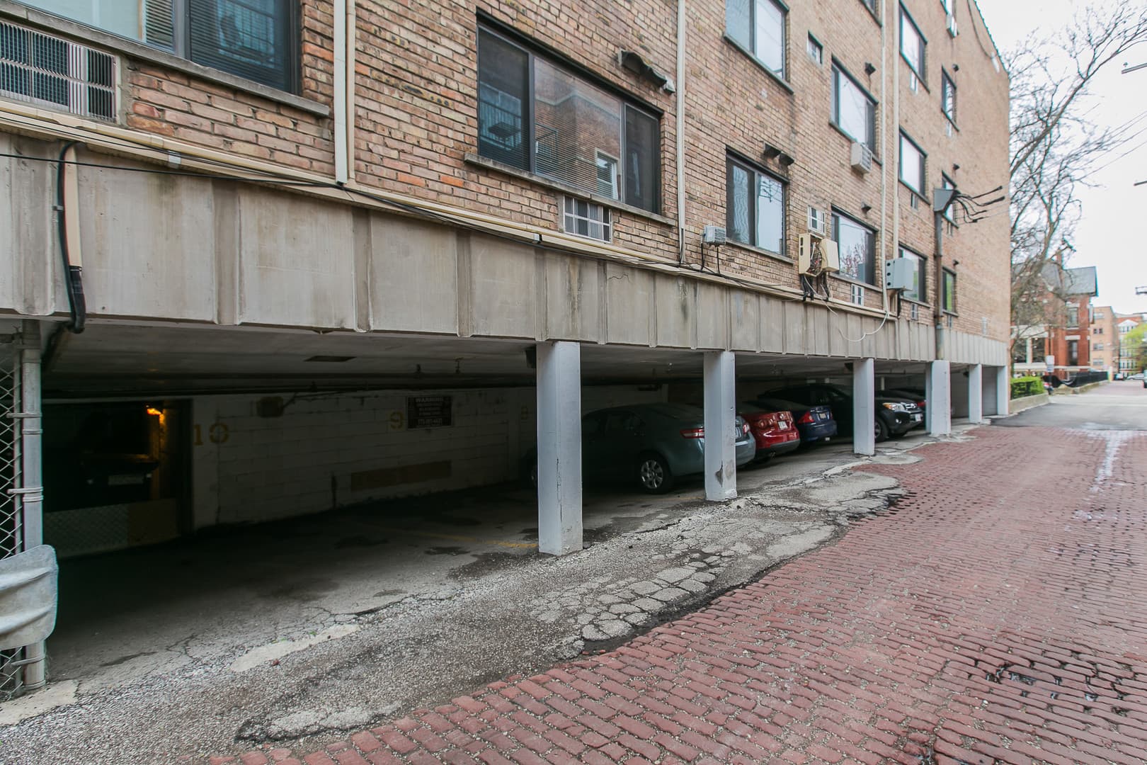 Chicago Apartment: 525 W. Deming Place