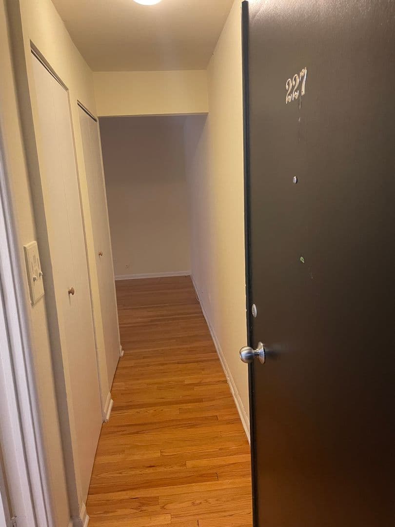Chicago Apartment: 421-31 W. Barry