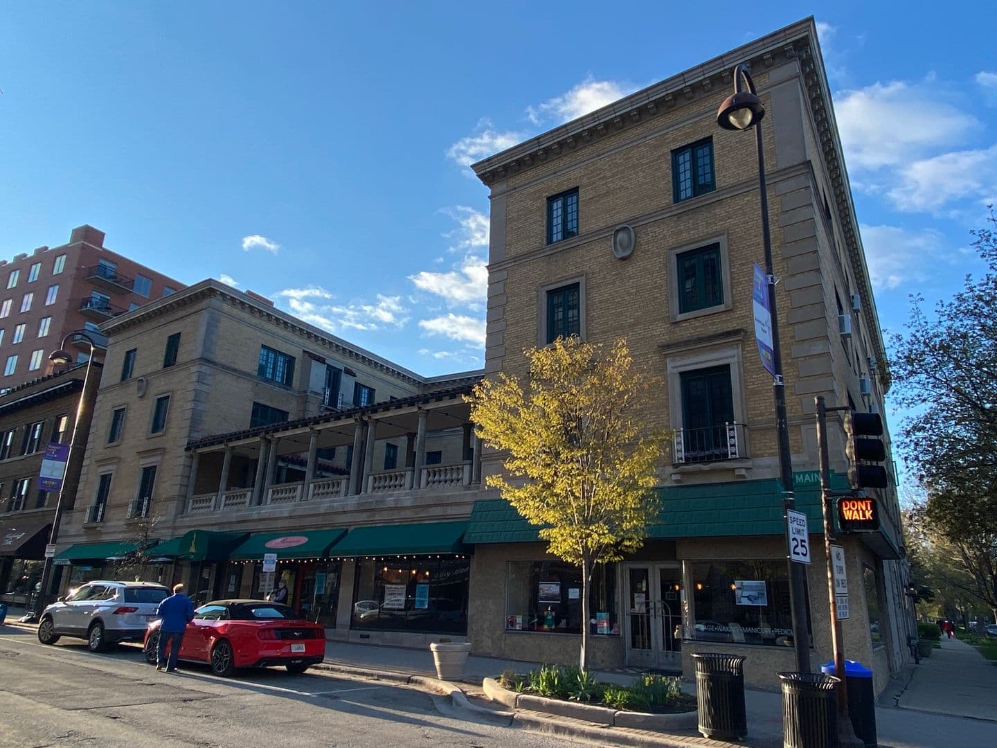 Evanston Apartment: 904 Hinman Avenue