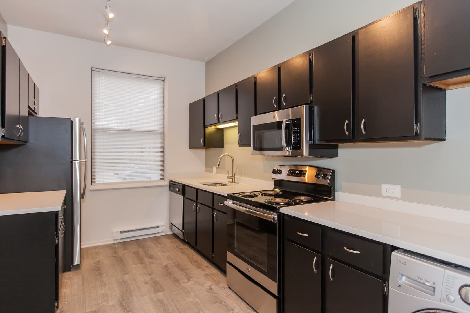Chicago Apartment: 3450-56 N. Elaine Place