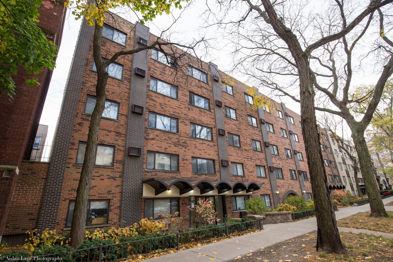 Chicago Apartment: 421-31 W. Barry