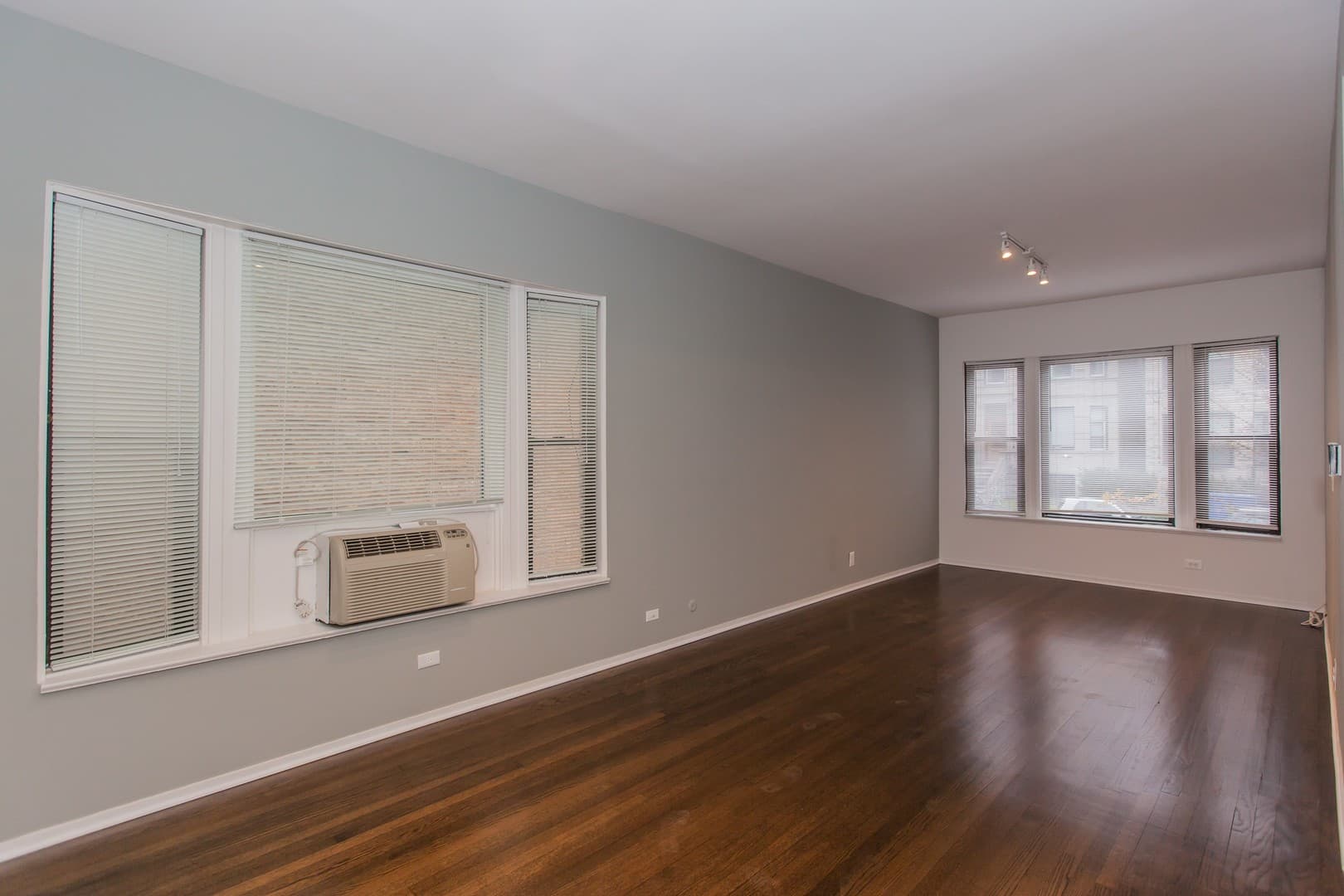 Chicago Apartment: 3450-56 N. Elaine Place