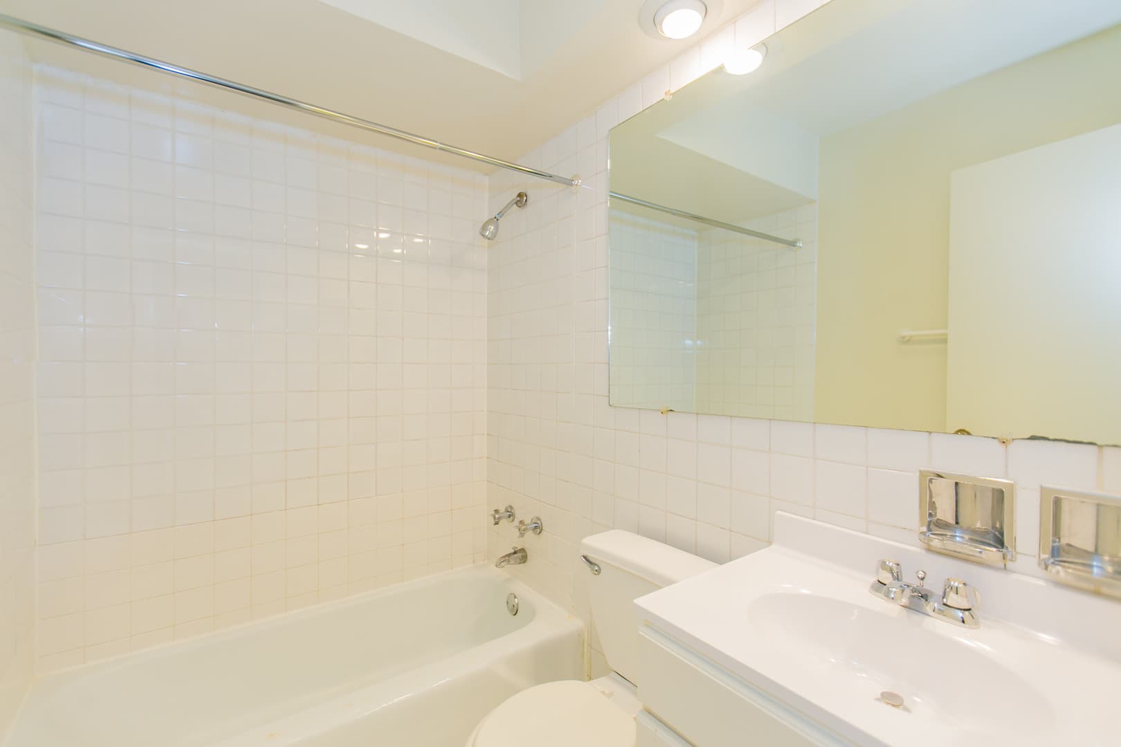 Chicago Apartment: 525 W. Deming Place