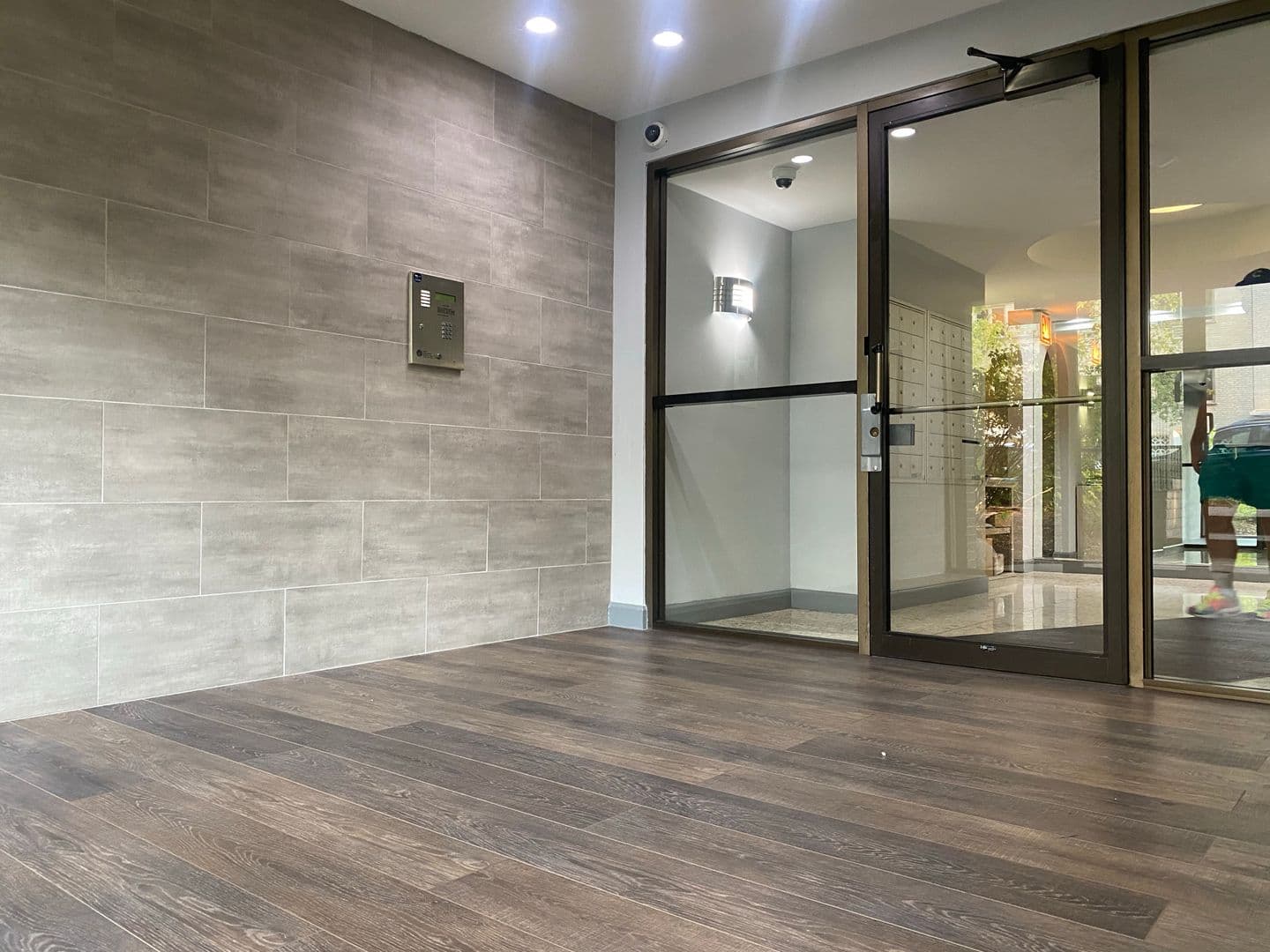 Chicago Apartment: 421-31 W. Barry