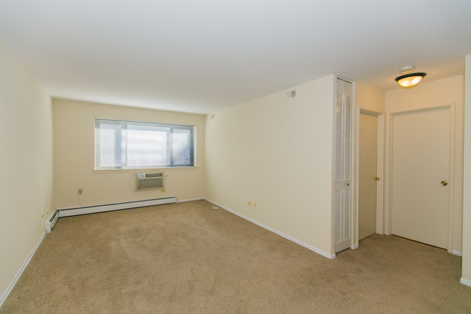 Chicago Apartment: 525 W. Deming Place