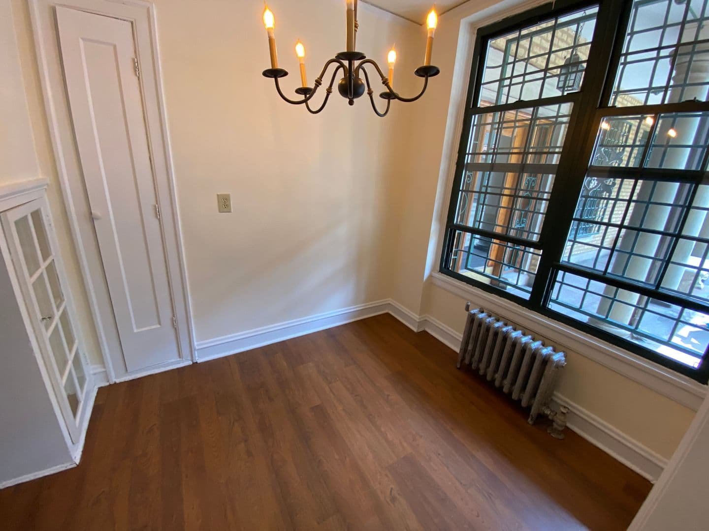 Evanston Apartment: 904 Hinman Avenue