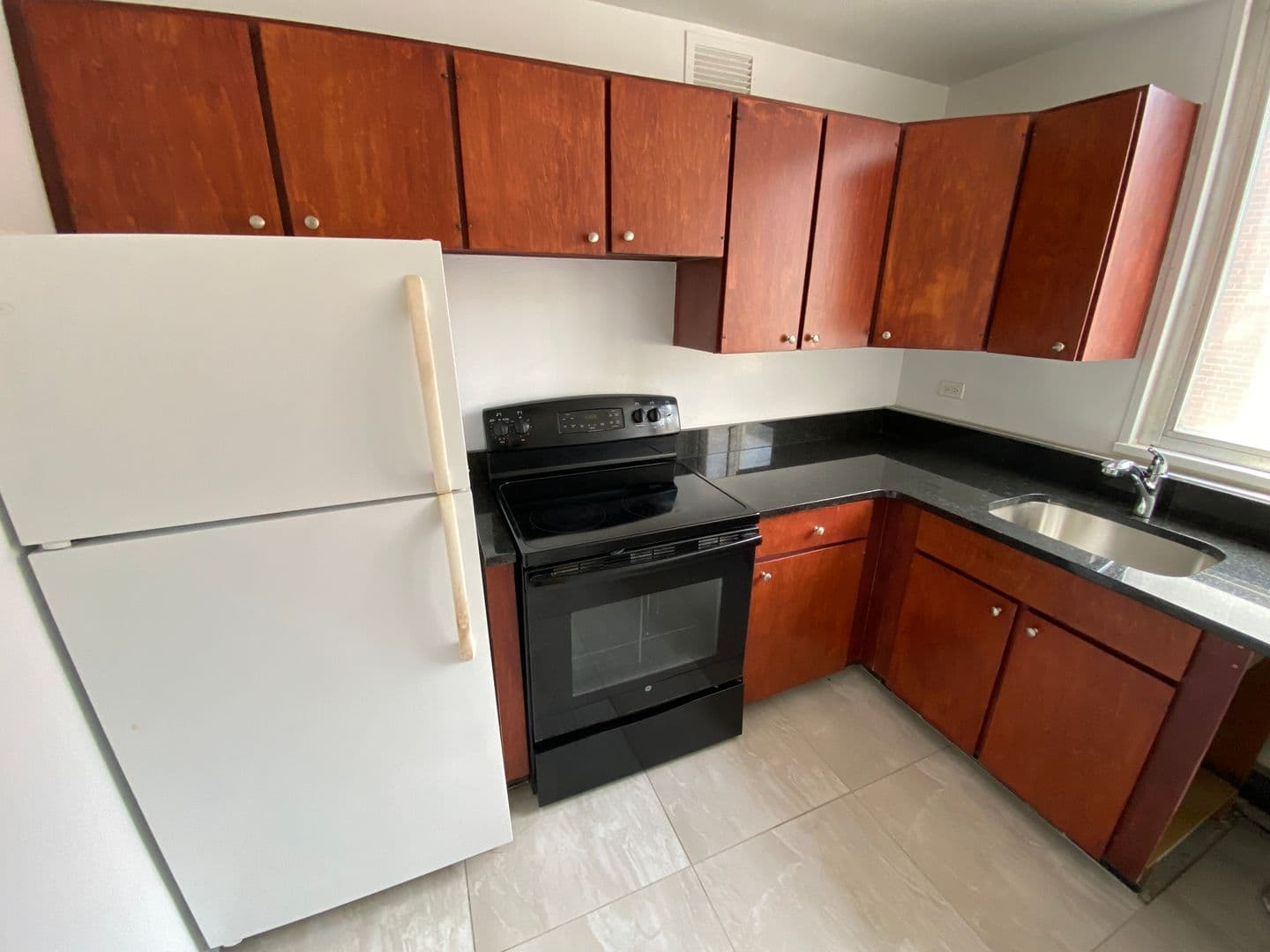 Evanston Apartment: 1616 Hinman Avenue