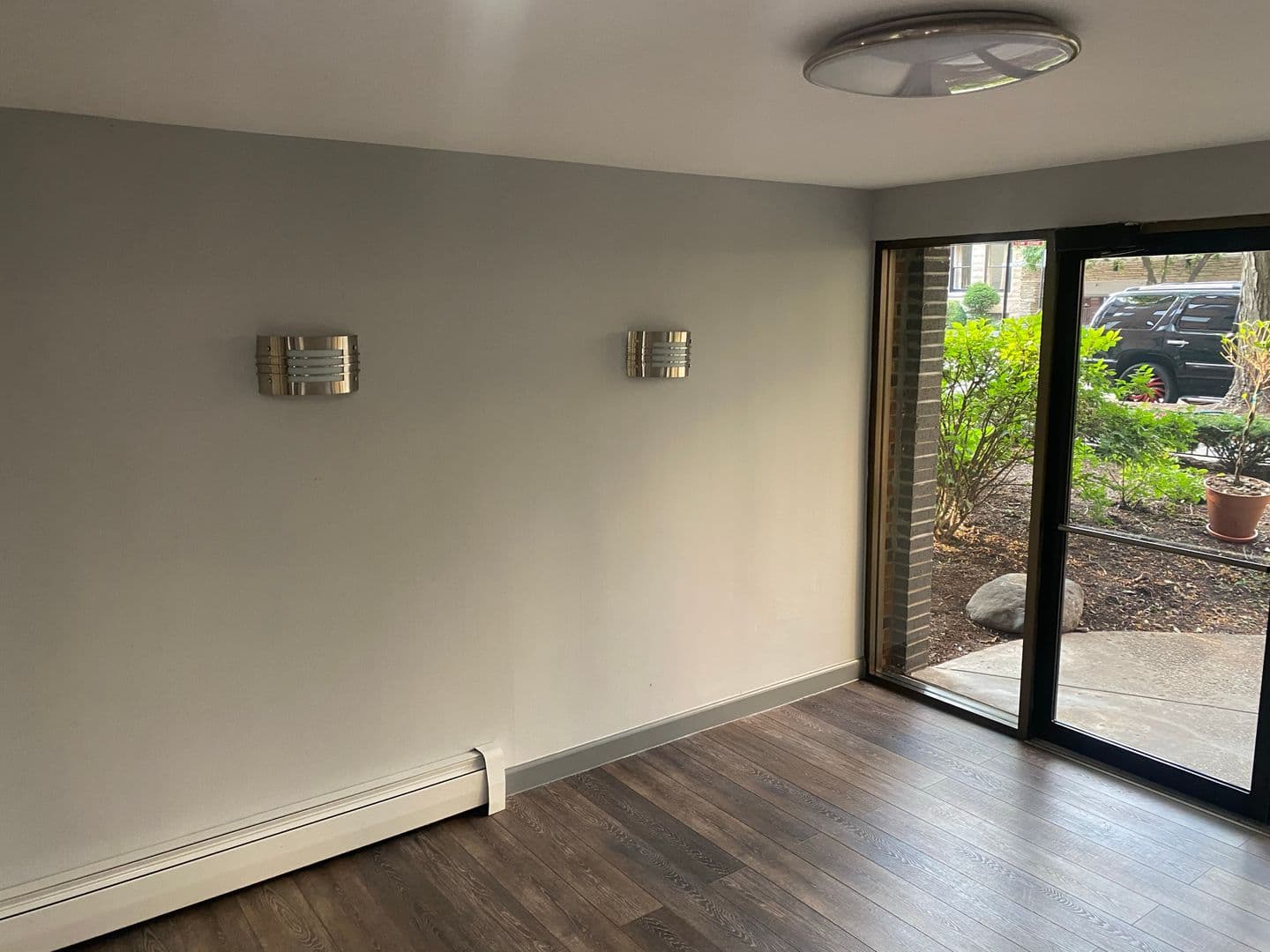 Chicago Apartment: 421-31 W. Barry