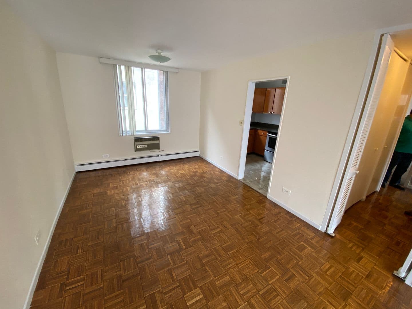 Evanston Apartment: 1616 Hinman Avenue