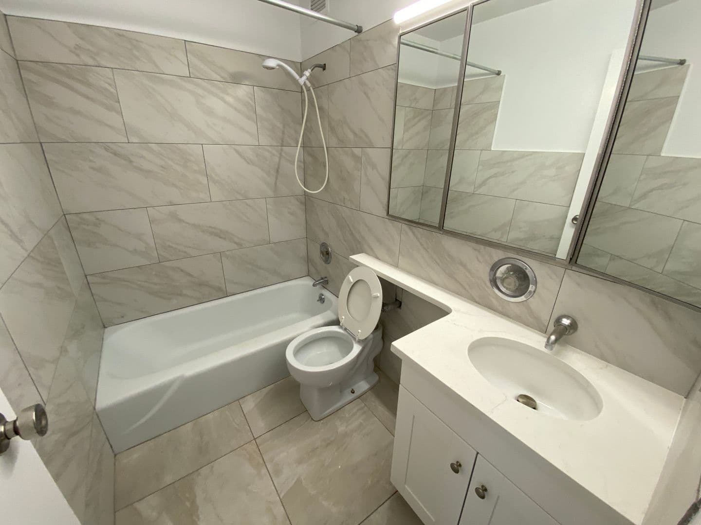 Evanston Apartment: 1616 Hinman Avenue