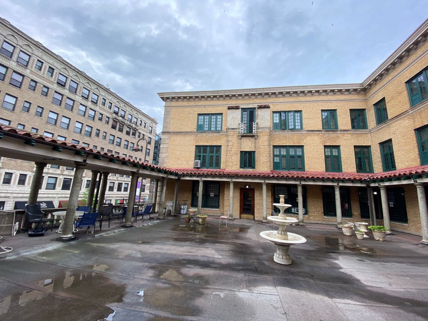 Evanston Apartment: 904 Hinman Avenue
