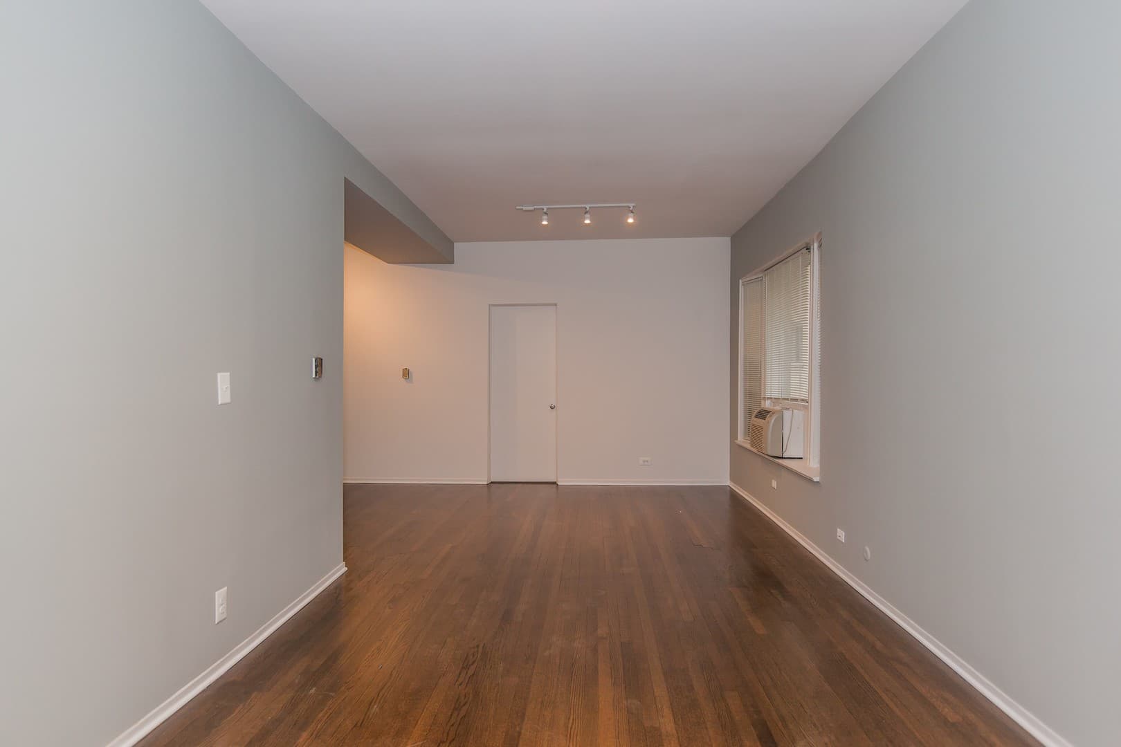 Chicago Apartment: 3450-56 N. Elaine Place