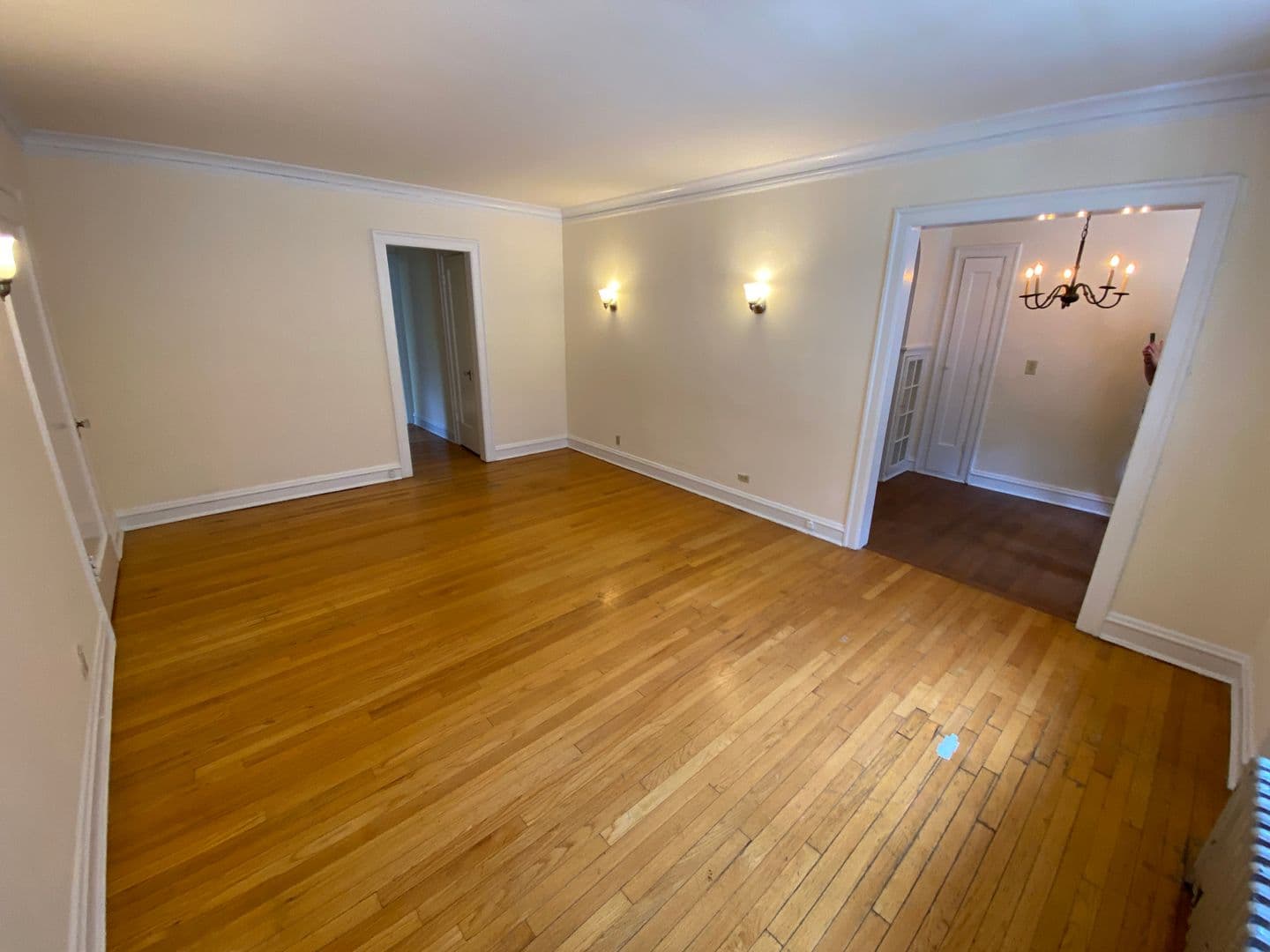 Evanston Apartment: 904 Hinman Avenue