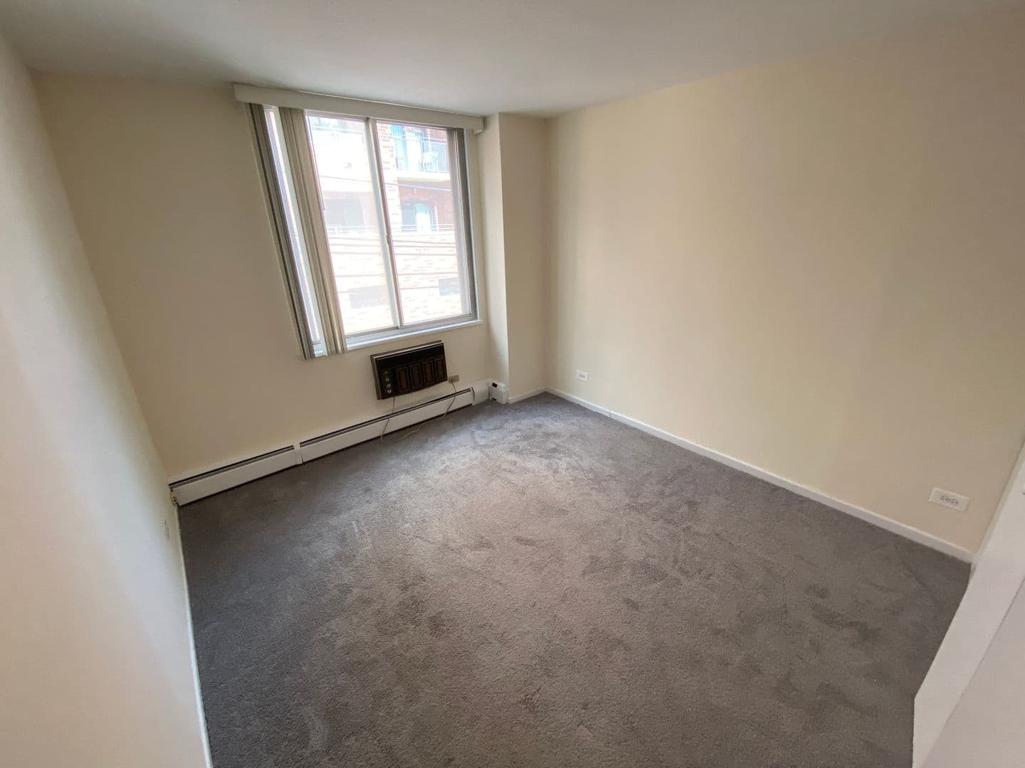 Evanston Apartment: 1616 Hinman Avenue