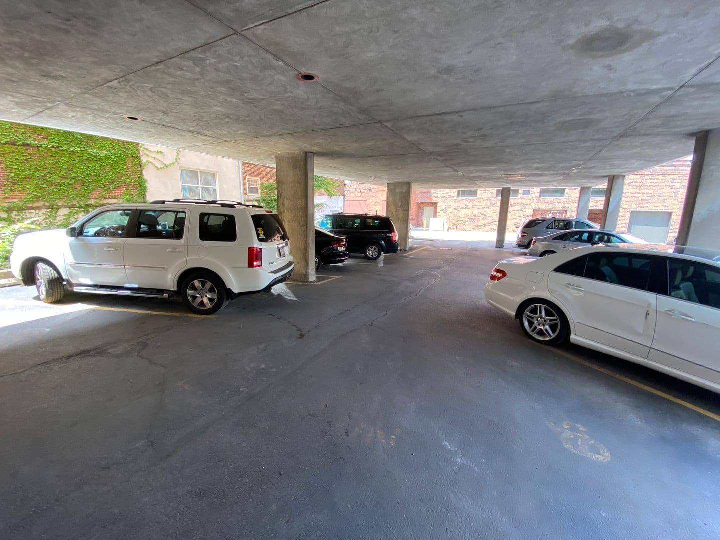 Evanston Apartment: 1616 Hinman Avenue