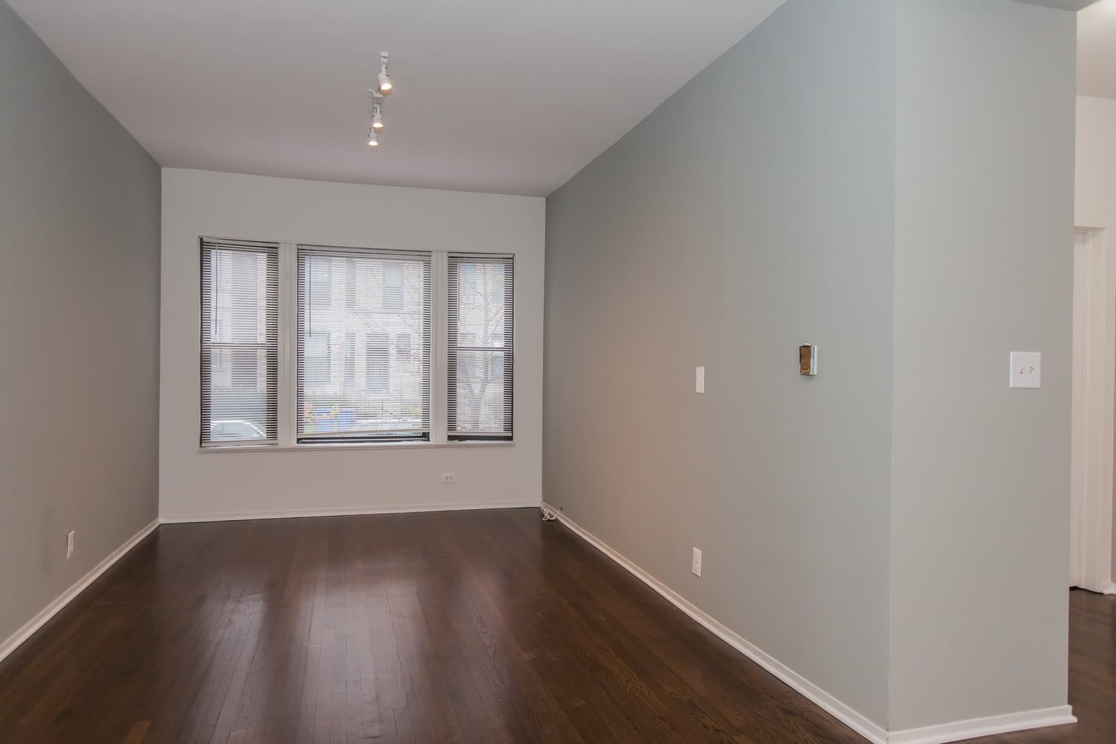 Chicago Apartment: 3450-56 N. Elaine Place
