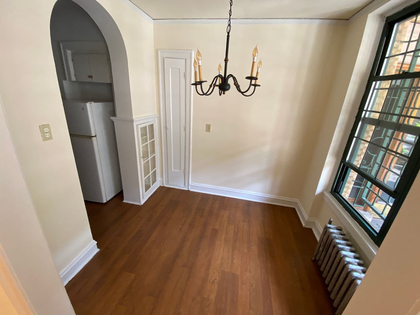 Evanston Apartment: 904 Hinman Avenue