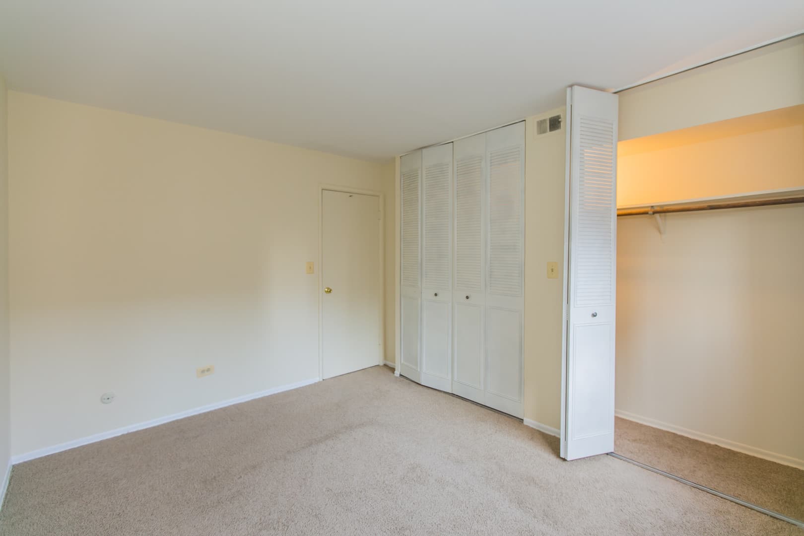 Chicago Apartment: 525 W. Deming Place