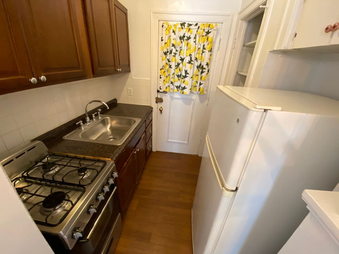 Evanston Apartment: 904 Hinman Avenue
