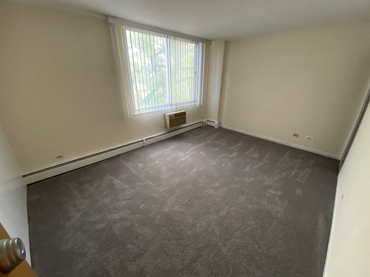 Evanston Apartment: 1616 Hinman Avenue