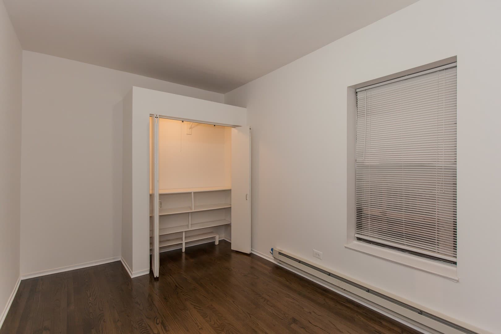 Chicago Apartment: 3450-56 N. Elaine Place