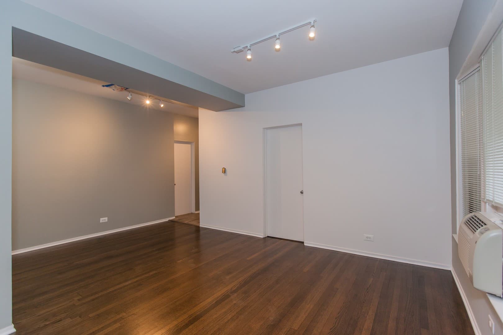 Chicago Apartment: 3450-56 N. Elaine Place
