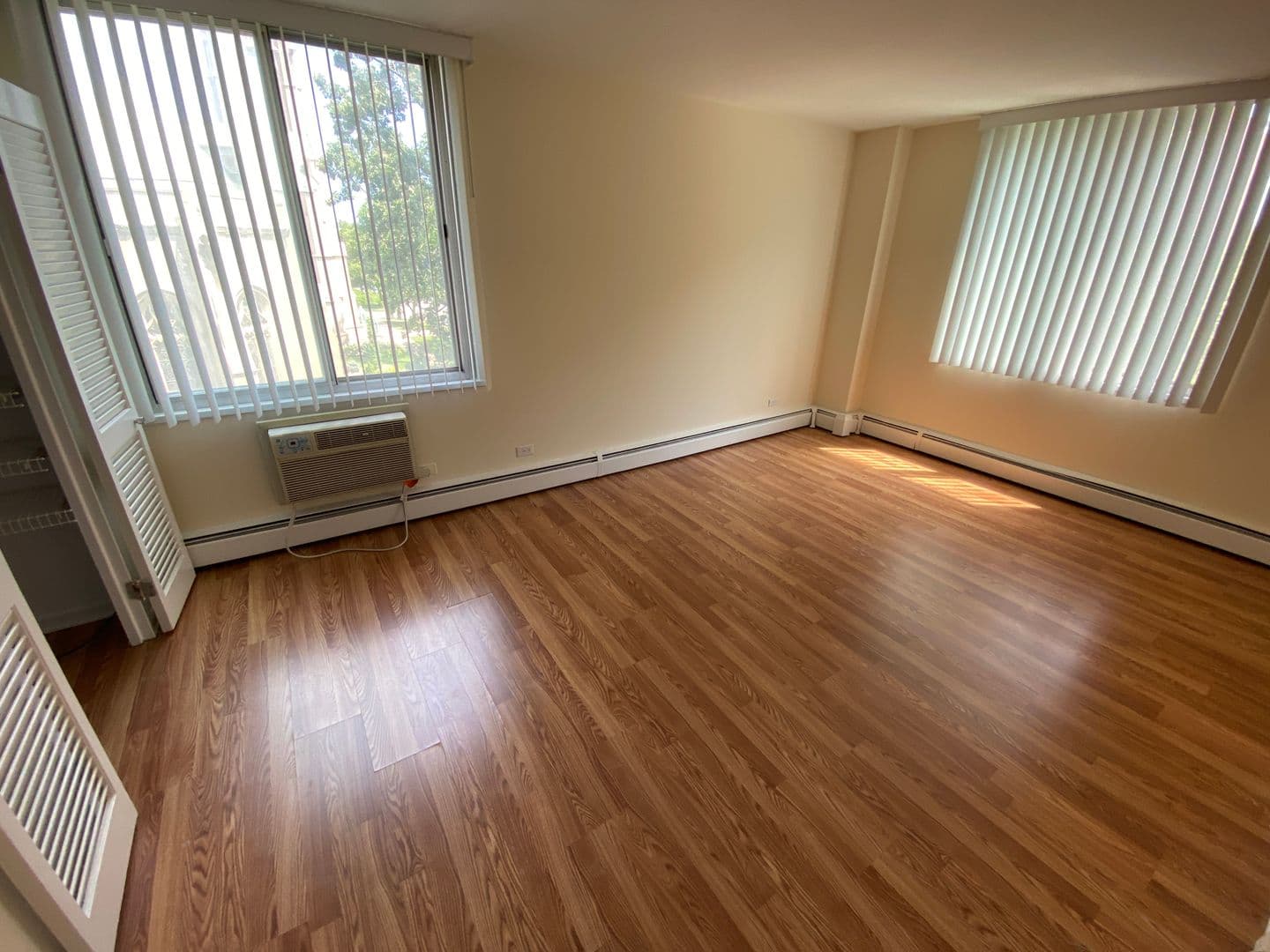 Evanston Apartment: 1616 Hinman Avenue