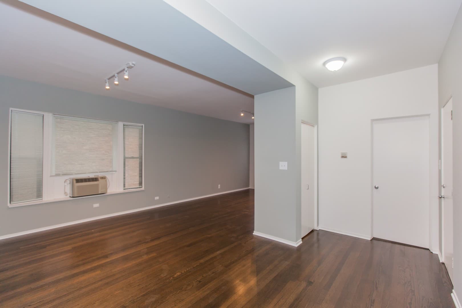 Chicago Apartment: 3450-56 N. Elaine Place