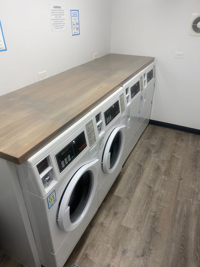 Chicago Apartment: 421-31 W. Barry