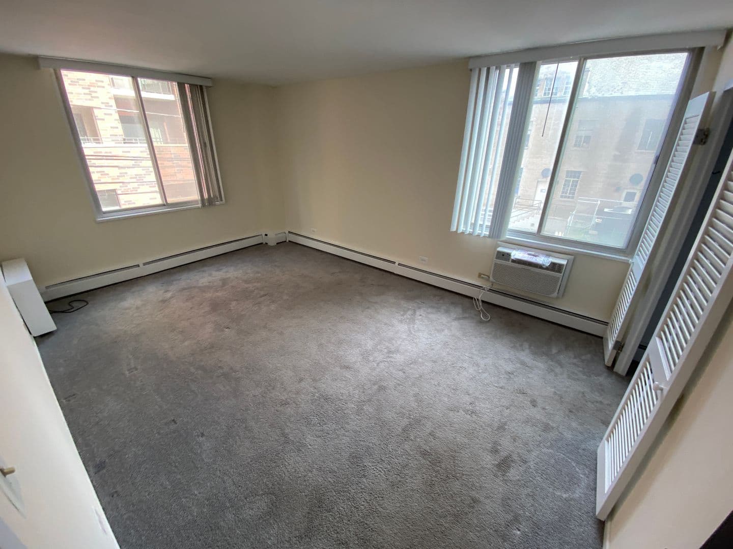 Evanston Apartment: 1616 Hinman Avenue