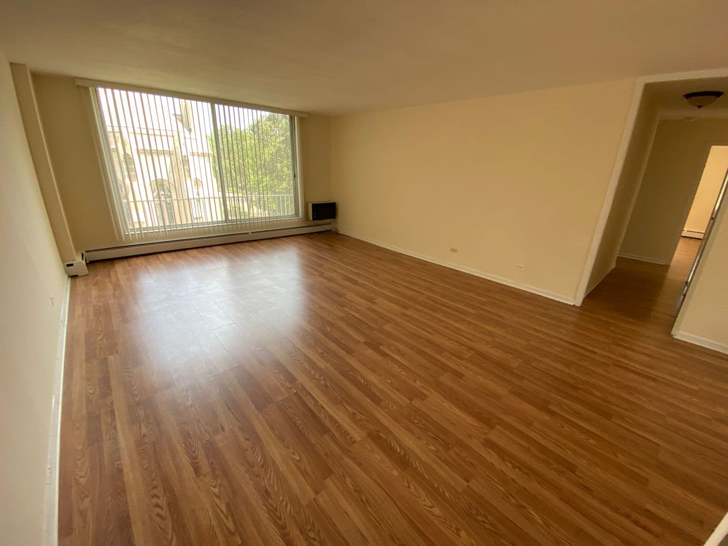 Evanston Apartment: 1616 Hinman Avenue
