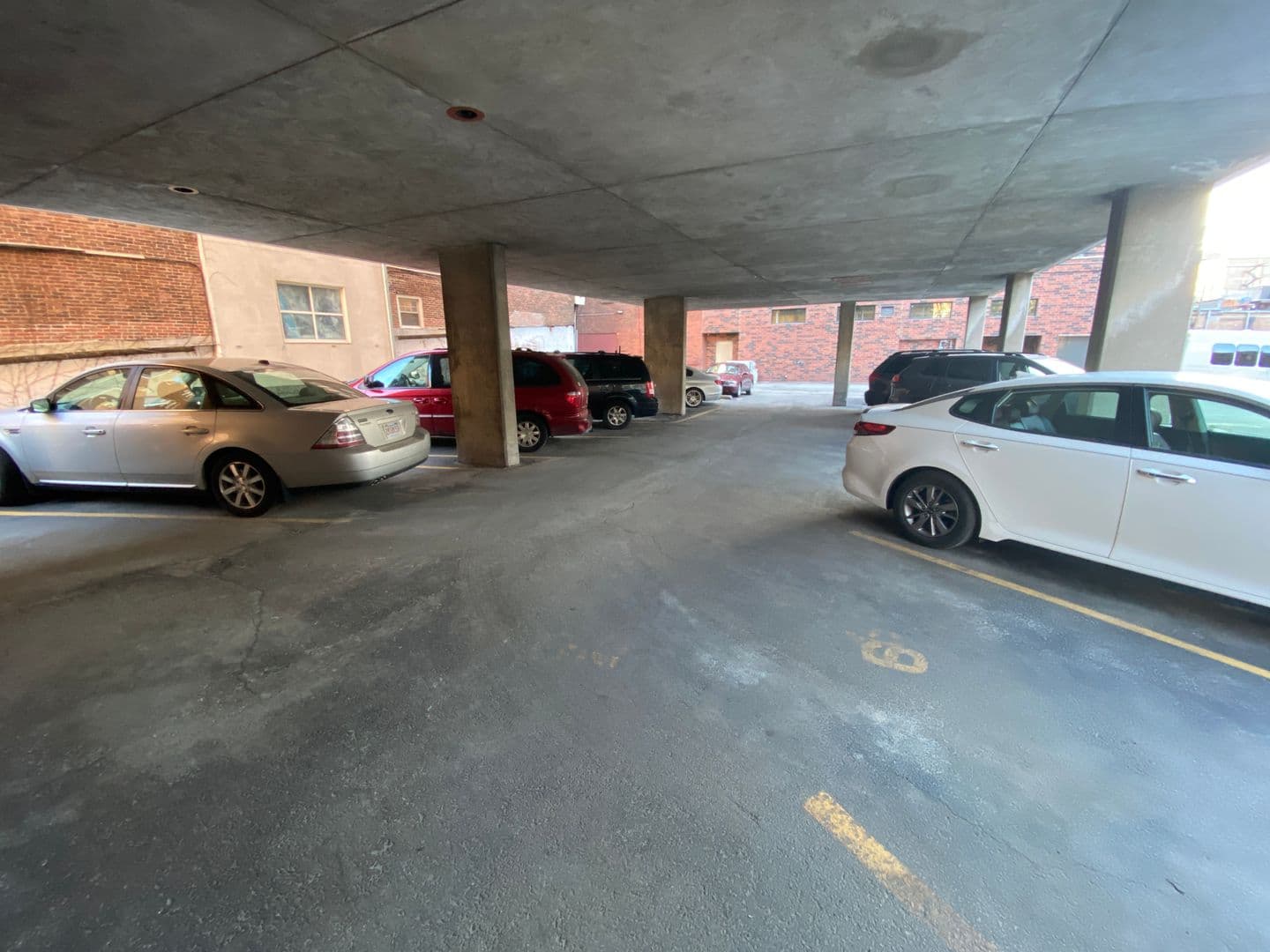 Evanston Apartment: 1616 Hinman Avenue
