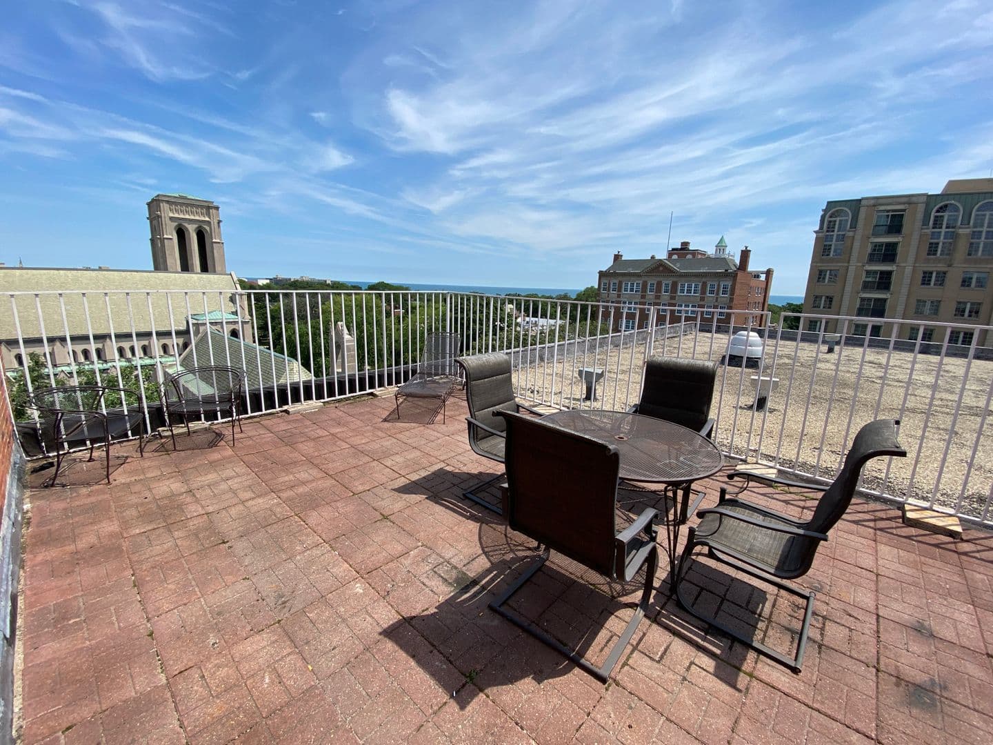 Evanston Apartment: 1616 Hinman Avenue
